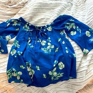 Off shoulder blue and green top with sleeve md